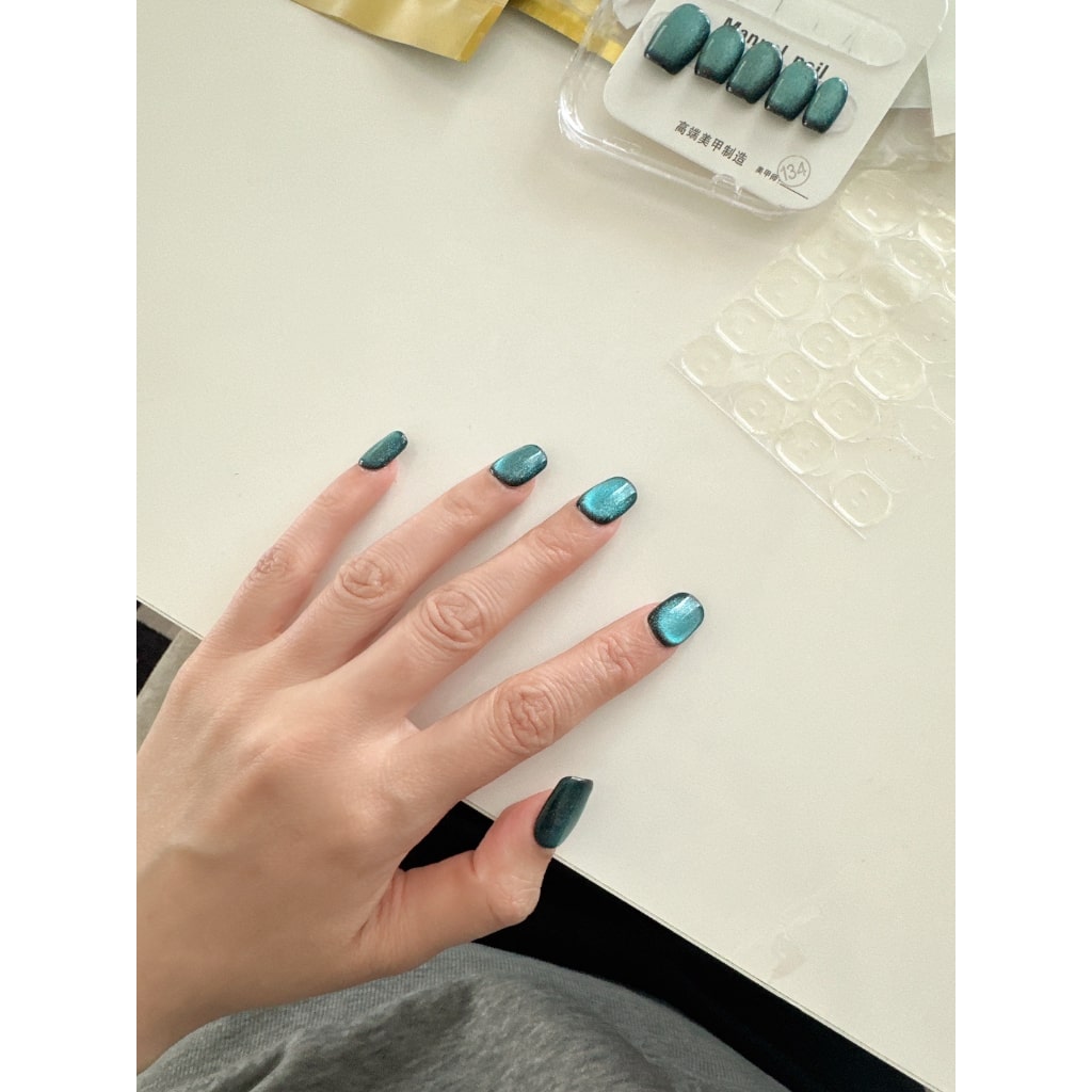 Blue cat eye Short nails with Black Base ,YZG