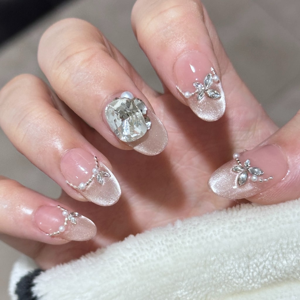 Nude cat eye nails with Pearl,Rhinestone,Flower Design,French Style ,YZG